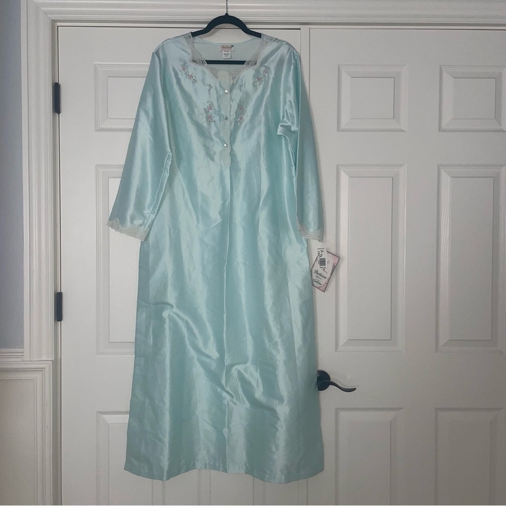 🚨 3 for $25 - Barbizon Vintage Nightgown